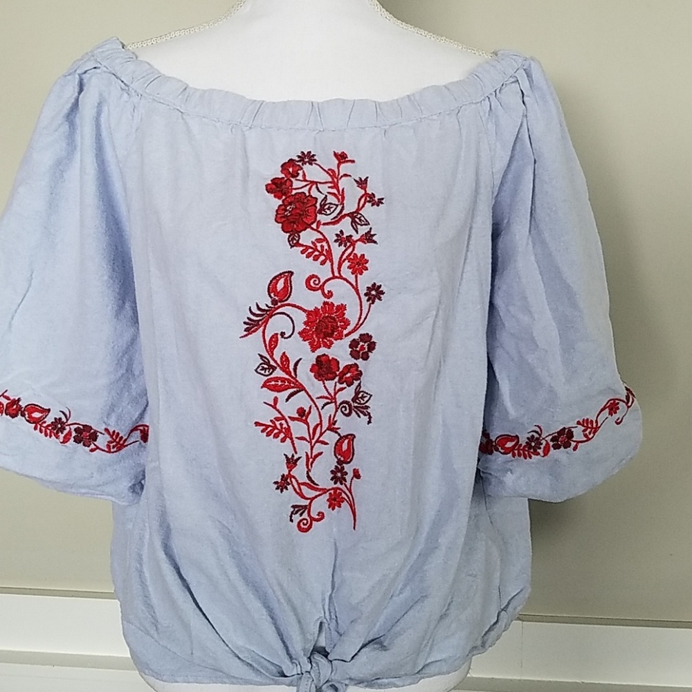 GUC Blue Rain Denim Embroidered Top M